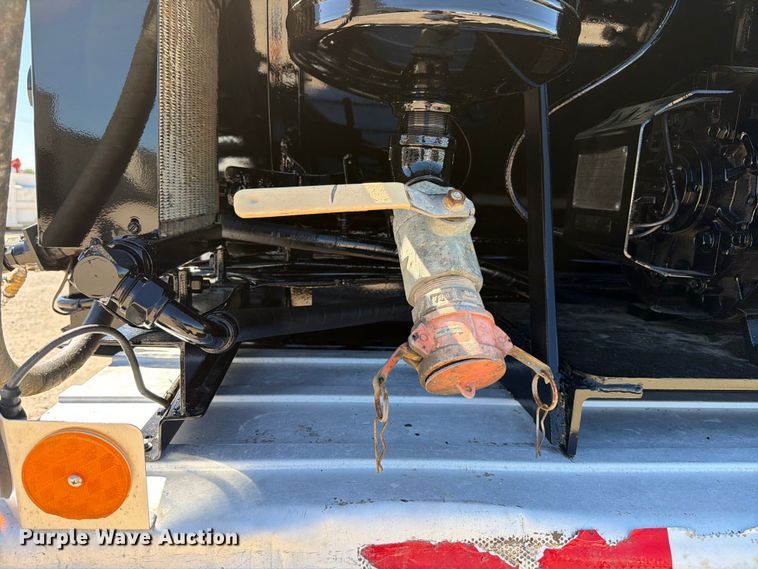 image for item ED5169 2000 Brenner Tank vacuum trailer