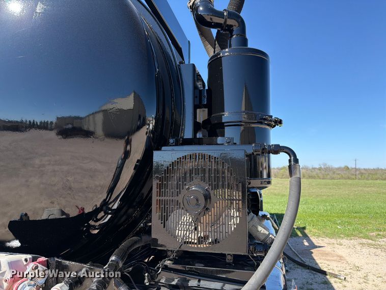 image for item ED5169 2000 Brenner Tank vacuum trailer