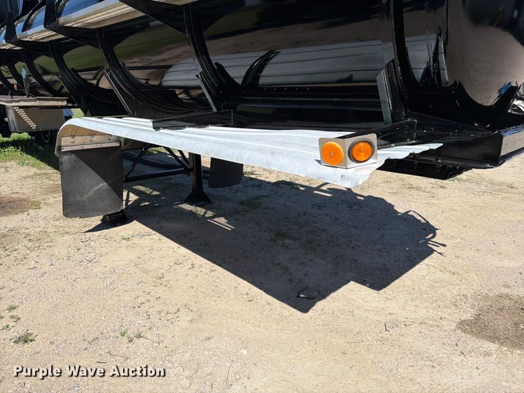 image for item ED5169 2000 Brenner Tank vacuum trailer