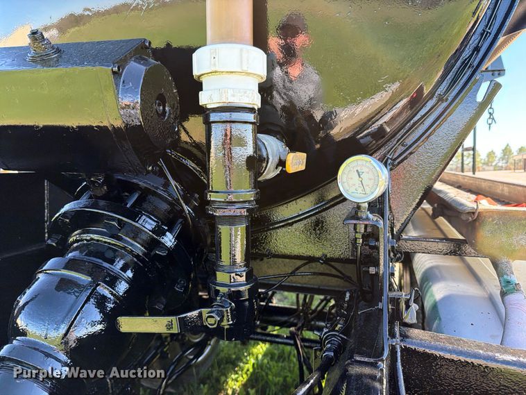 image for item ED5169 2000 Brenner Tank vacuum trailer