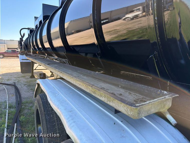 image for item ED5169 2000 Brenner Tank vacuum trailer