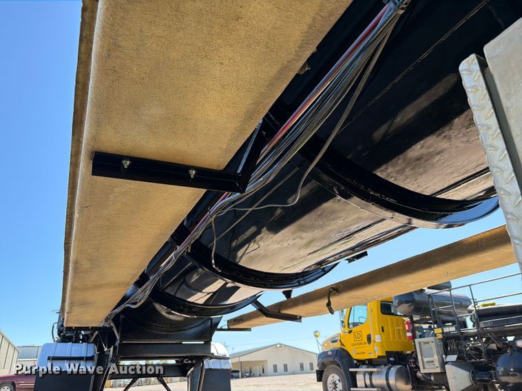 image for item ED5169 2000 Brenner Tank vacuum trailer