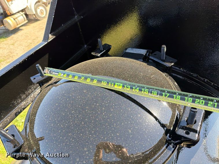 image for item ED5169 2000 Brenner Tank vacuum trailer