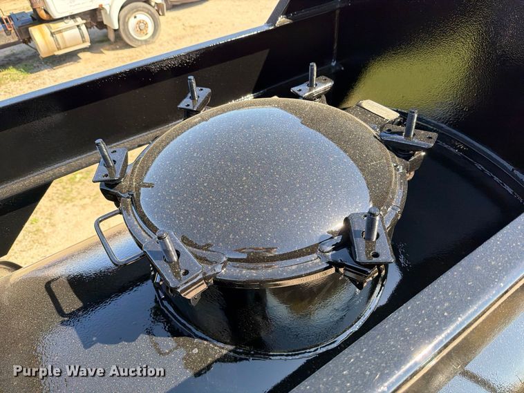 image for item ED5169 2000 Brenner Tank vacuum trailer