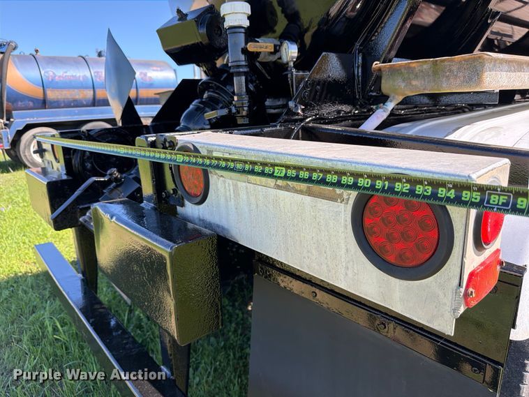 image for item ED5169 2000 Brenner Tank vacuum trailer