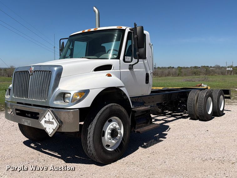 image for item ED5172 2006 International 7400 truck cab and chassis