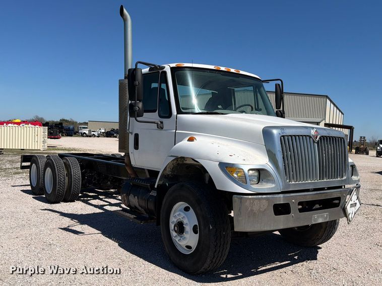 image for item ED5172 2006 International 7400 truck cab and chassis