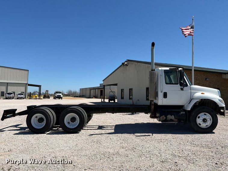 image for item ED5172 2006 International 7400 truck cab and chassis