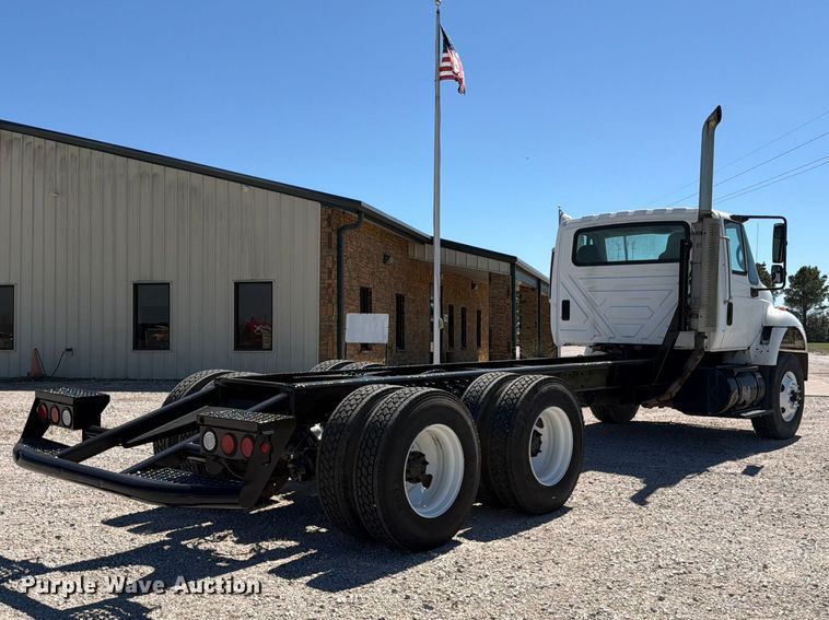 image for item ED5172 2006 International 7400 truck cab and chassis