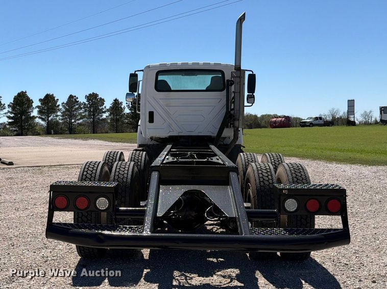 image for item ED5172 2006 International 7400 truck cab and chassis