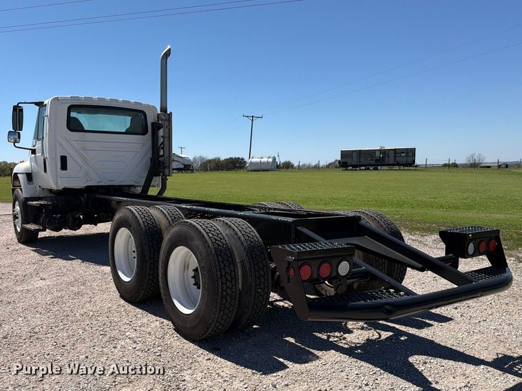 image for item ED5172 2006 International 7400 truck cab and chassis