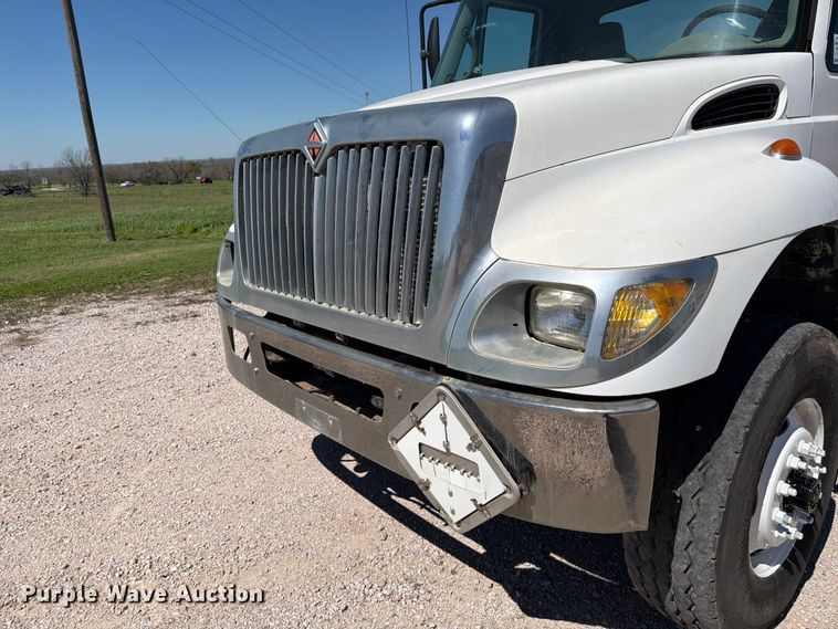 image for item ED5172 2006 International 7400 truck cab and chassis