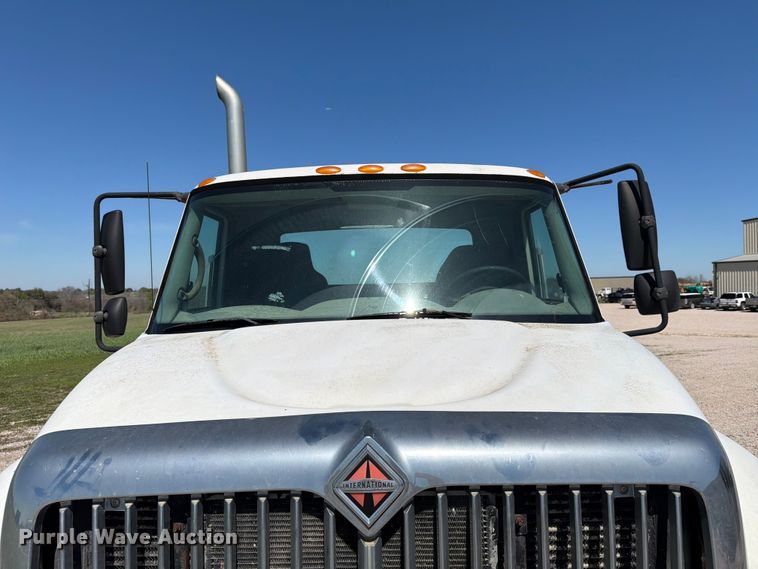 image for item ED5172 2006 International 7400 truck cab and chassis