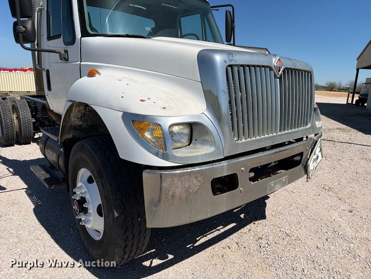 image for item ED5172 2006 International 7400 truck cab and chassis