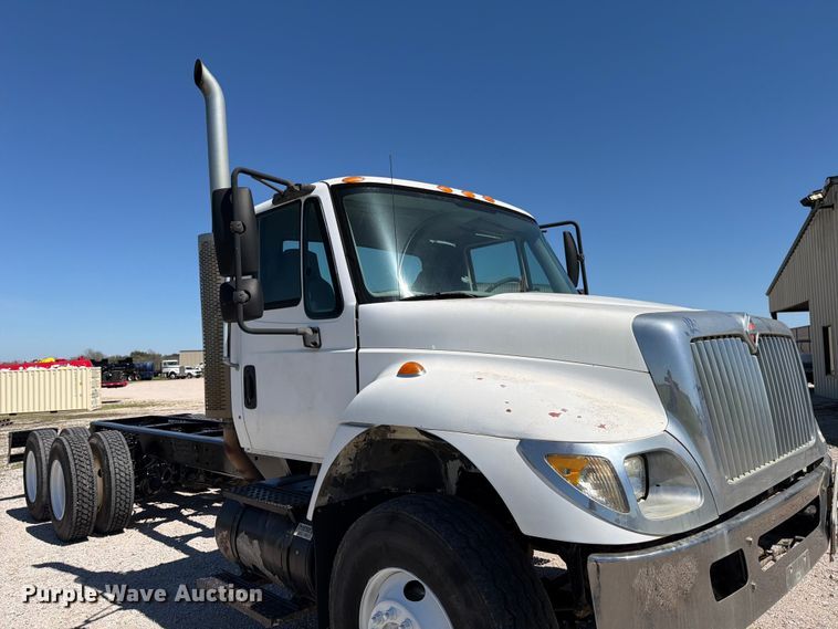 image for item ED5172 2006 International 7400 truck cab and chassis