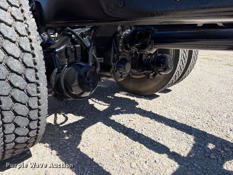 image for item ED5172 2006 International 7400 truck cab and chassis