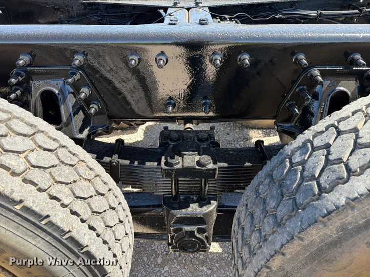 image for item ED5172 2006 International 7400 truck cab and chassis