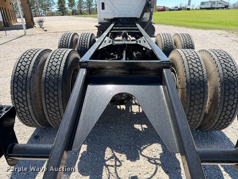 image for item ED5172 2006 International 7400 truck cab and chassis