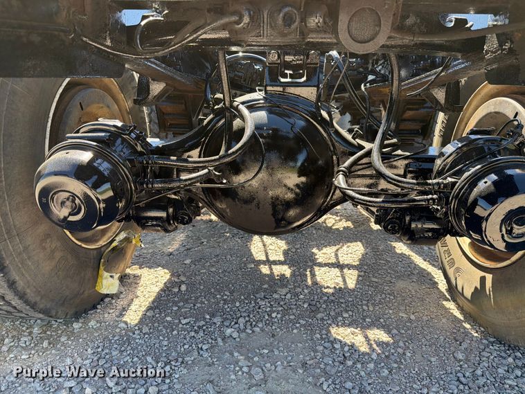 image for item ED5172 2006 International 7400 truck cab and chassis