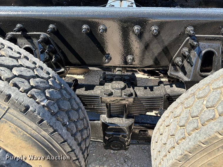 image for item ED5172 2006 International 7400 truck cab and chassis