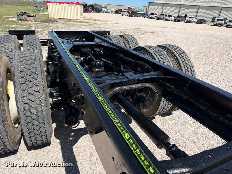 image for item ED5172 2006 International 7400 truck cab and chassis