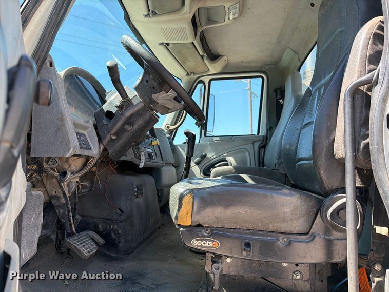 image for item ED5172 2006 International 7400 truck cab and chassis