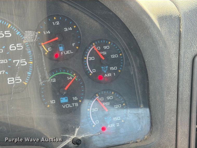 image for item ED5172 2006 International 7400 truck cab and chassis