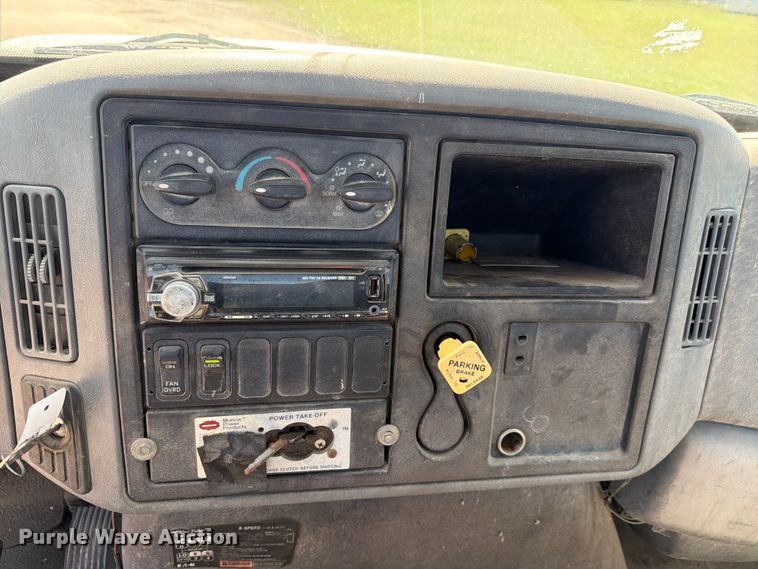 image for item ED5172 2006 International 7400 truck cab and chassis