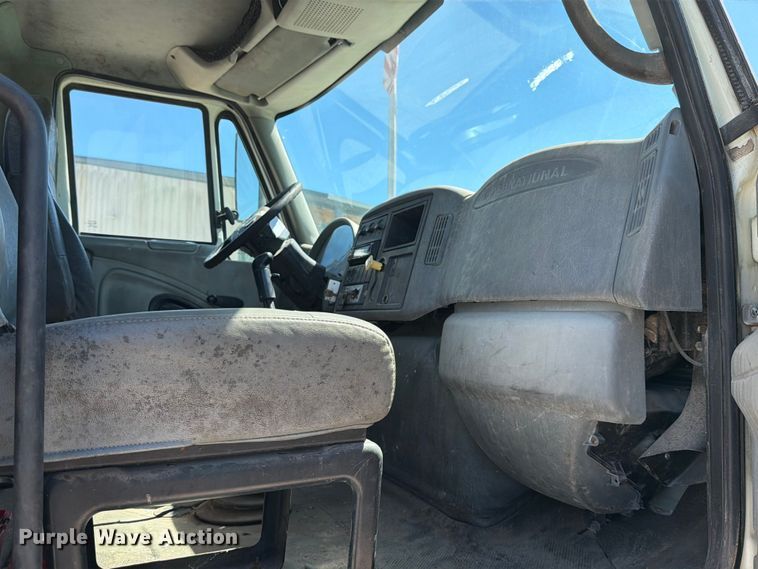 image for item ED5172 2006 International 7400 truck cab and chassis