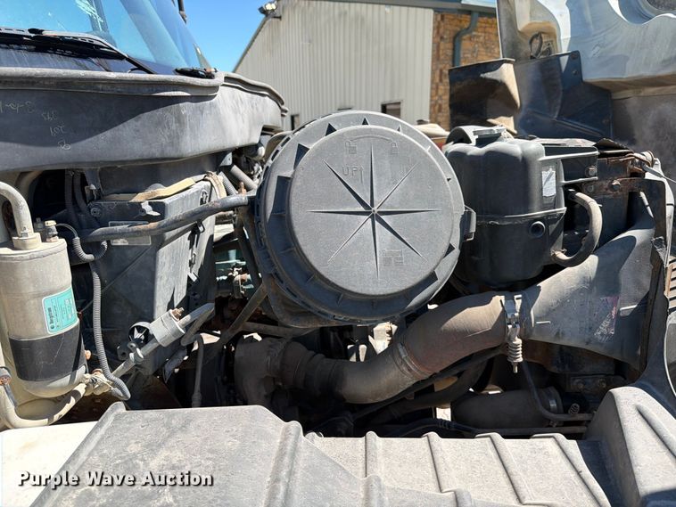 image for item ED5172 2006 International 7400 truck cab and chassis