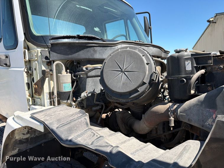 image for item ED5172 2006 International 7400 truck cab and chassis