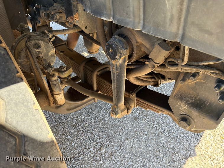 image for item ED5172 2006 International 7400 truck cab and chassis