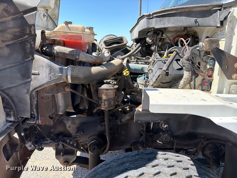 image for item ED5172 2006 International 7400 truck cab and chassis