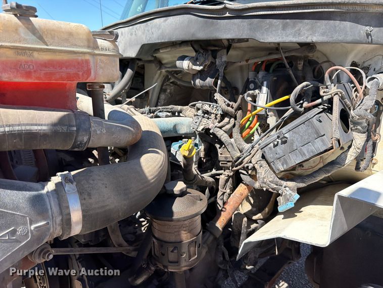 image for item ED5172 2006 International 7400 truck cab and chassis