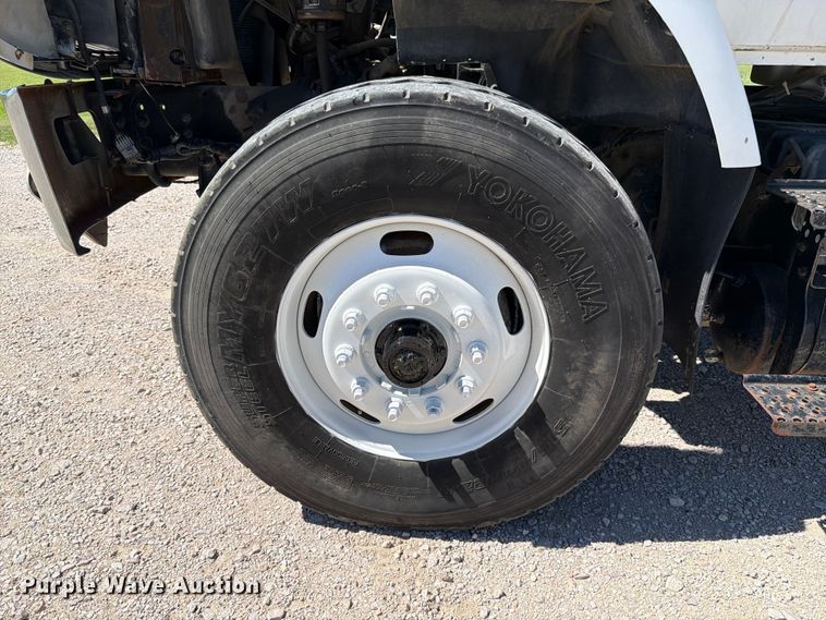 image for item ED5172 2006 International 7400 truck cab and chassis