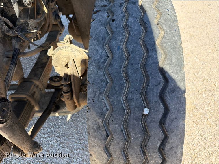 image for item ED5172 2006 International 7400 truck cab and chassis