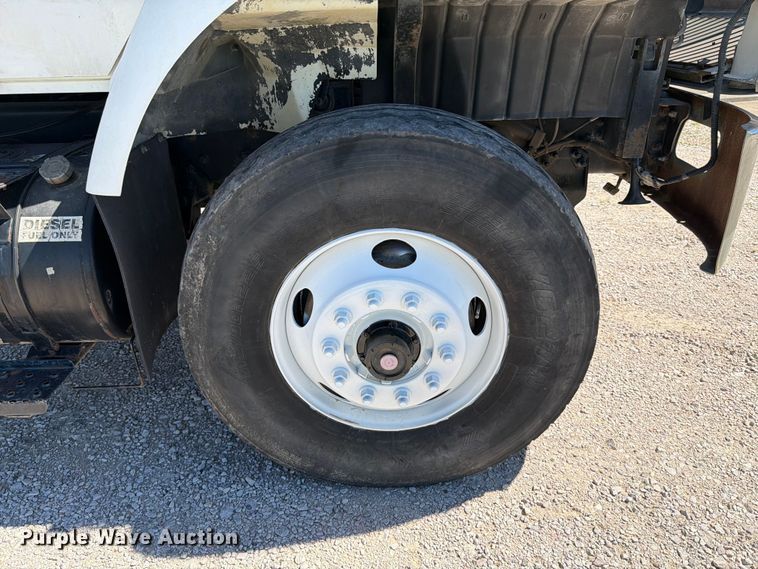 image for item ED5172 2006 International 7400 truck cab and chassis