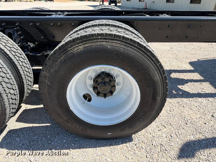 image for item ED5172 2006 International 7400 truck cab and chassis