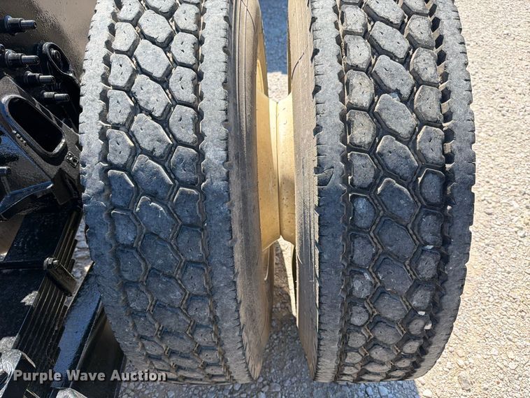 image for item ED5172 2006 International 7400 truck cab and chassis