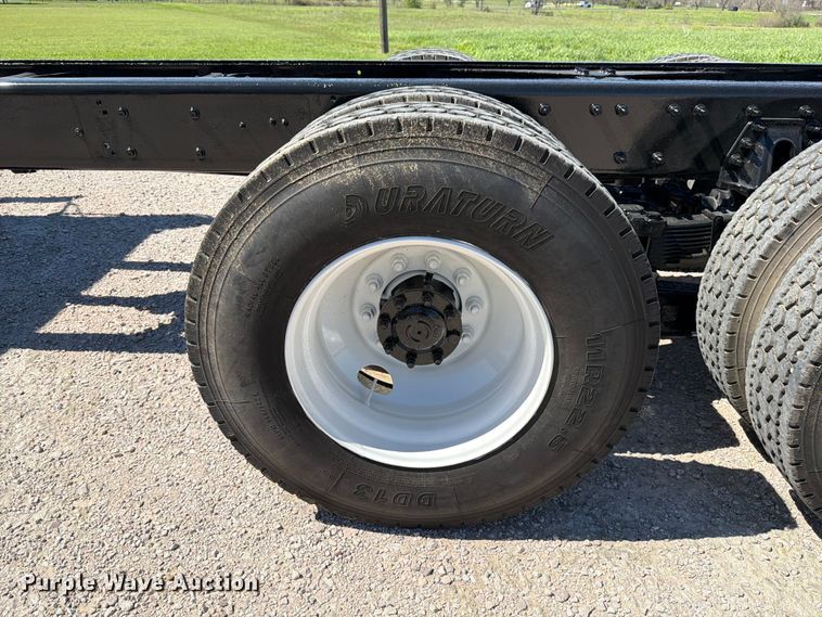 image for item ED5172 2006 International 7400 truck cab and chassis