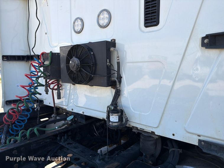 image for item ED5188 2015 International ProStar Plus semi truck