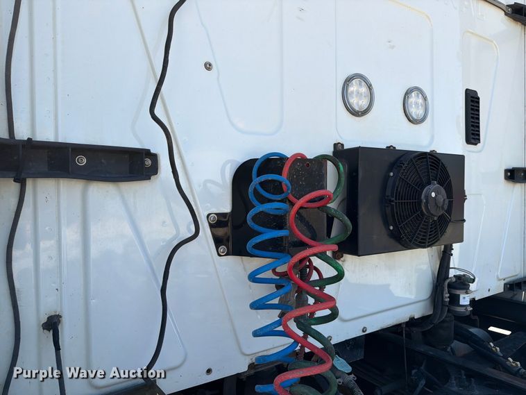 image for item ED5188 2015 International ProStar Plus semi truck