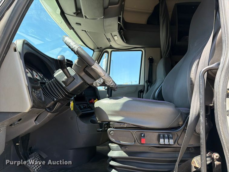 image for item ED5188 2015 International ProStar Plus semi truck