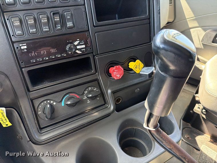 image for item ED5188 2015 International ProStar Plus semi truck