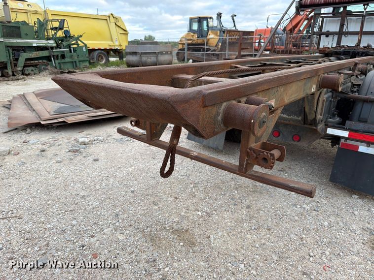 image for item ED5190 2009 Freightliner Business Class M2 roll-off container truck