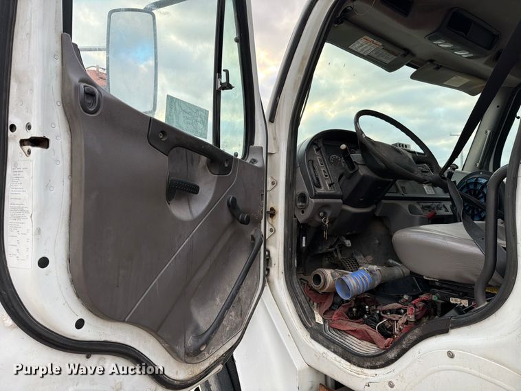 image for item ED5190 2009 Freightliner Business Class M2 roll-off container truck