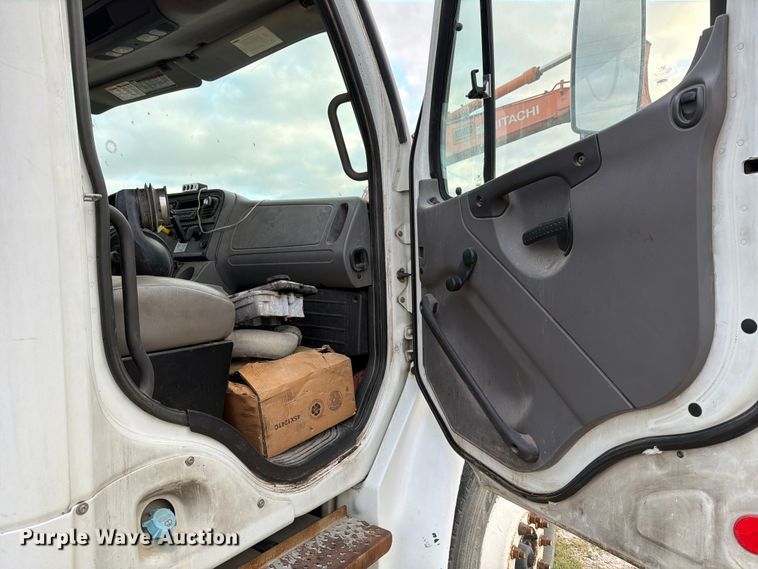 image for item ED5190 2009 Freightliner Business Class M2 roll-off container truck