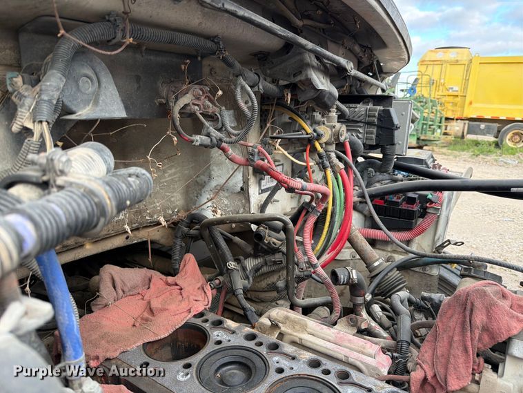 image for item ED5190 2009 Freightliner Business Class M2 roll-off container truck