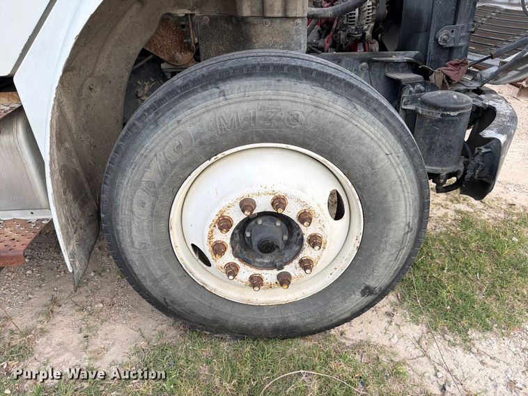 image for item ED5190 2009 Freightliner Business Class M2 roll-off container truck