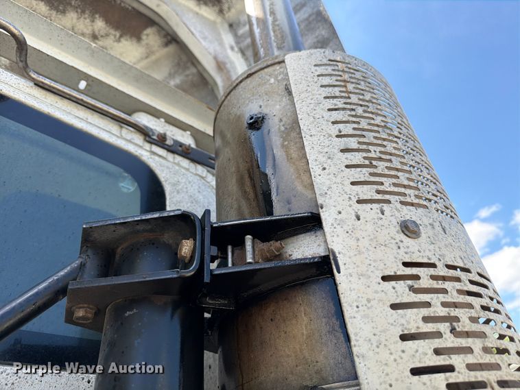 image for item ED5195 2012 International 8600 semi truck